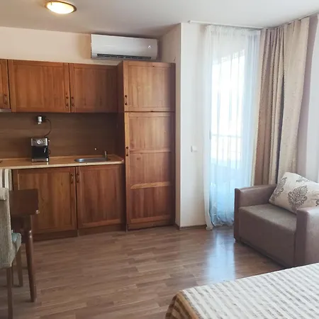 Sunrise View With Free And Bottle Of Wine In Cornelia Deluxe Residence, Free Parking Apartment Bansko