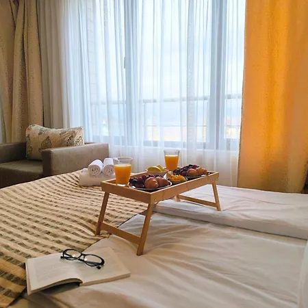 Apartment Sunrise View With Free And Bottle Of Wine In Cornelia Deluxe Residence, Free Parking *